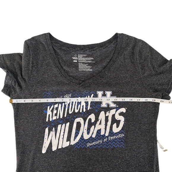 Creative Apparel University of Kentucky Wildcats Graphic V Neck Top - Picture 5 of 6